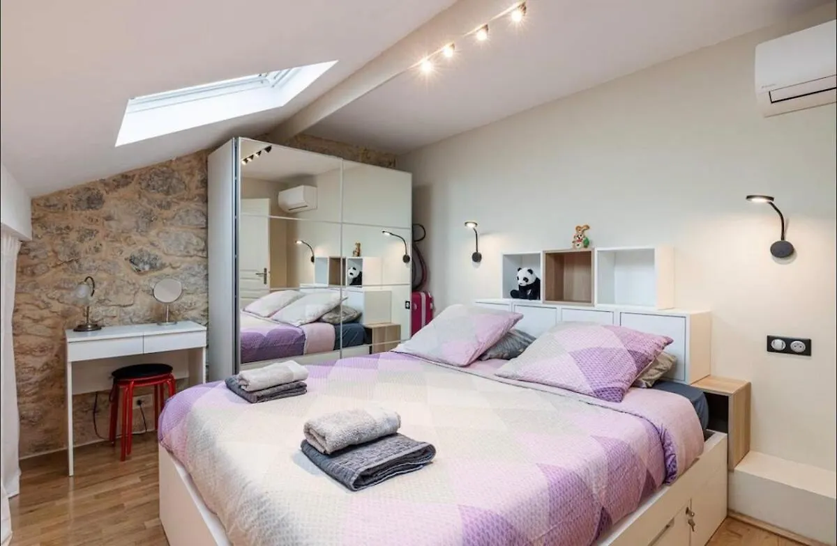 Duplex Center Of Nice With Ac
